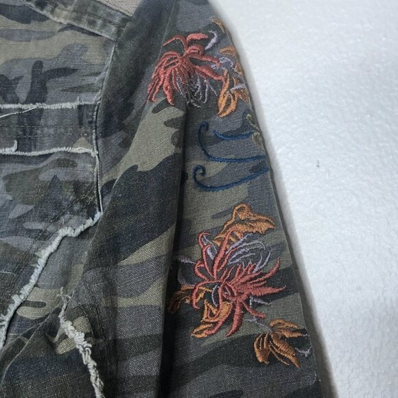 PASSPORT Girls Boho Embroidered and Distressed Camo Jacket L - Picture 3 of 12